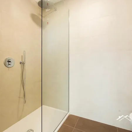 Waterfront Lux| Studio|a/c|parking|gym|wifi By Tilo Daire *